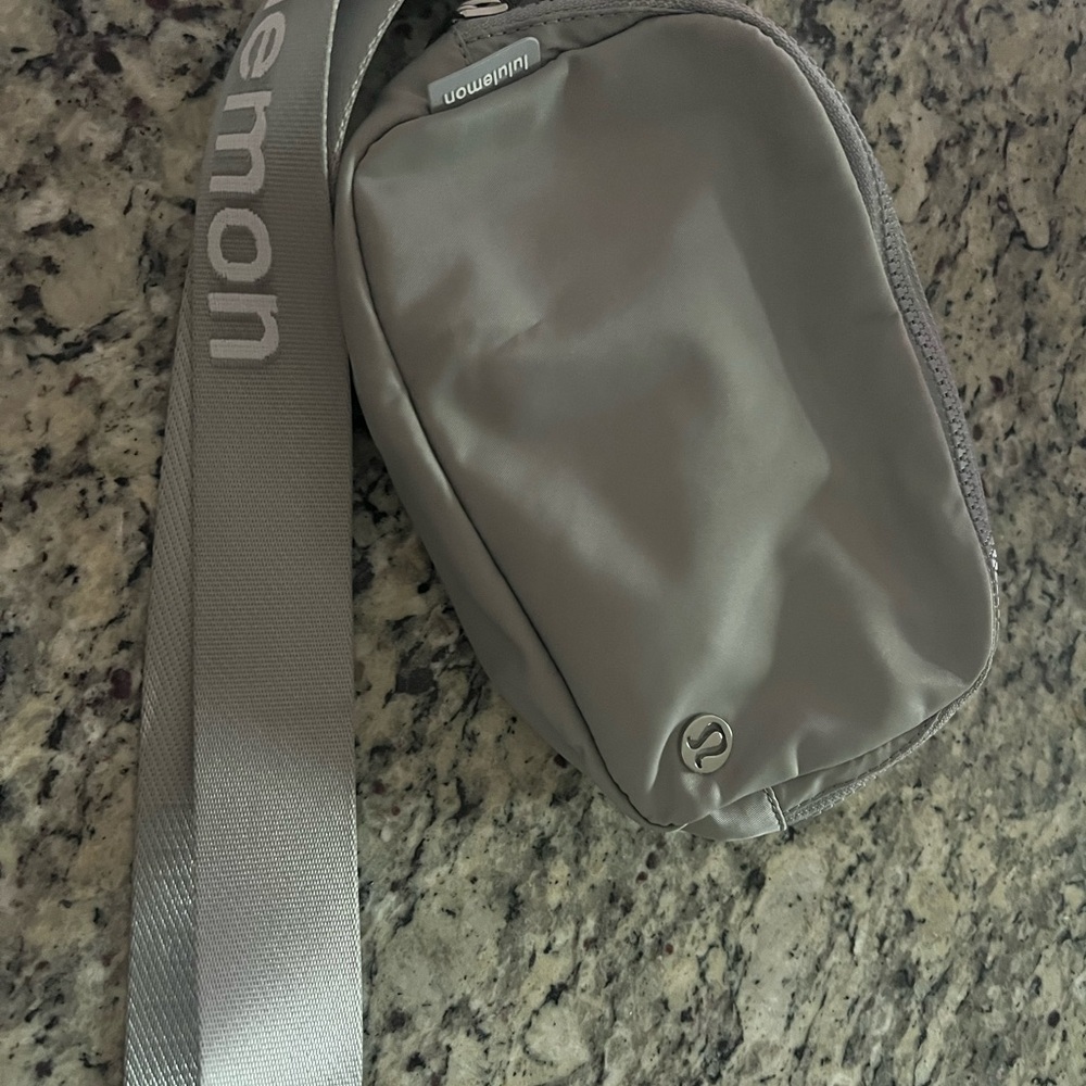 lululemon everywhere belt bag 1l grey logo